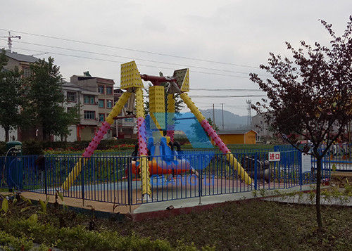 Grande giro eccitante di divertimento dei bambini/mini martello del pendolo per il parco di divertimenti fornitore